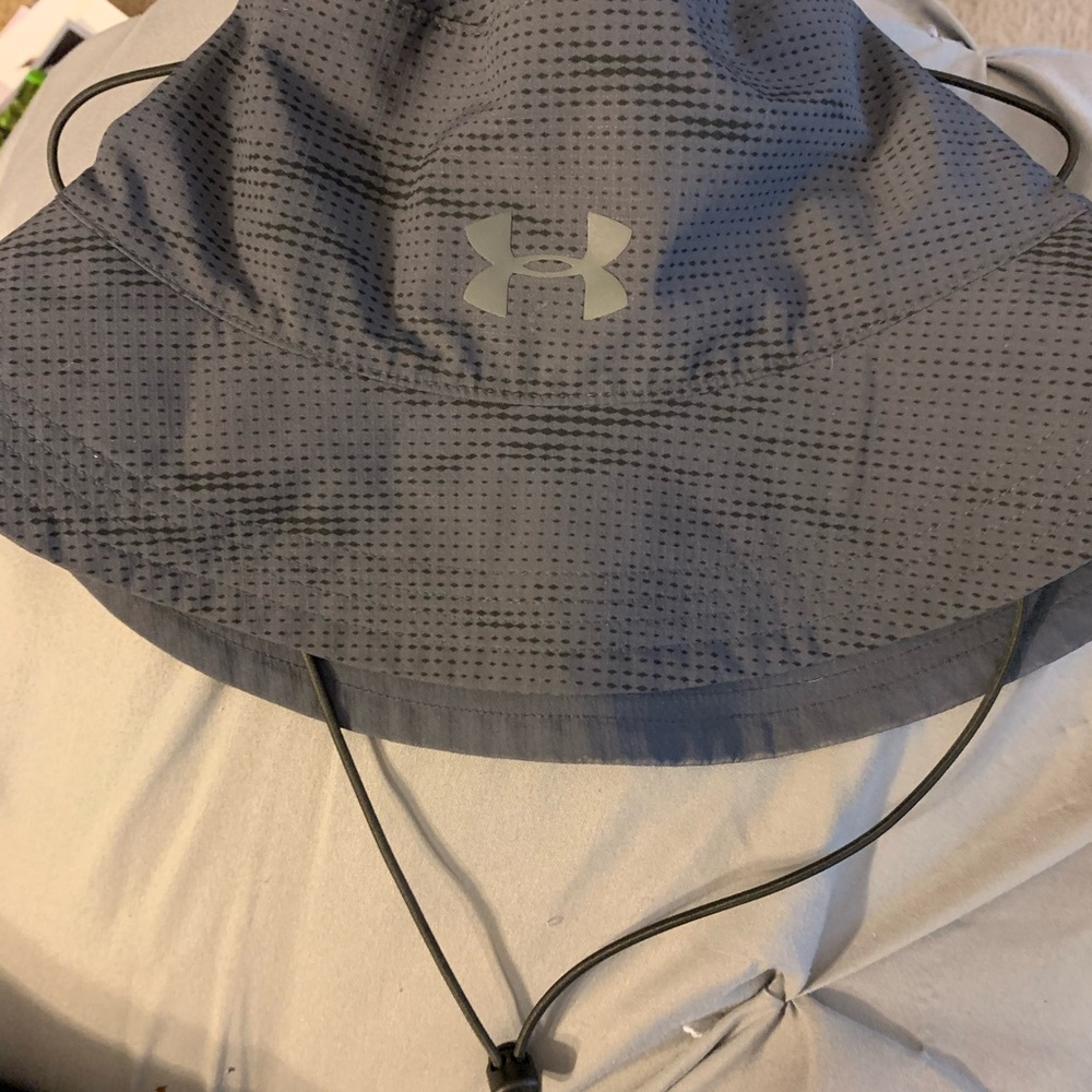 Bucket hat